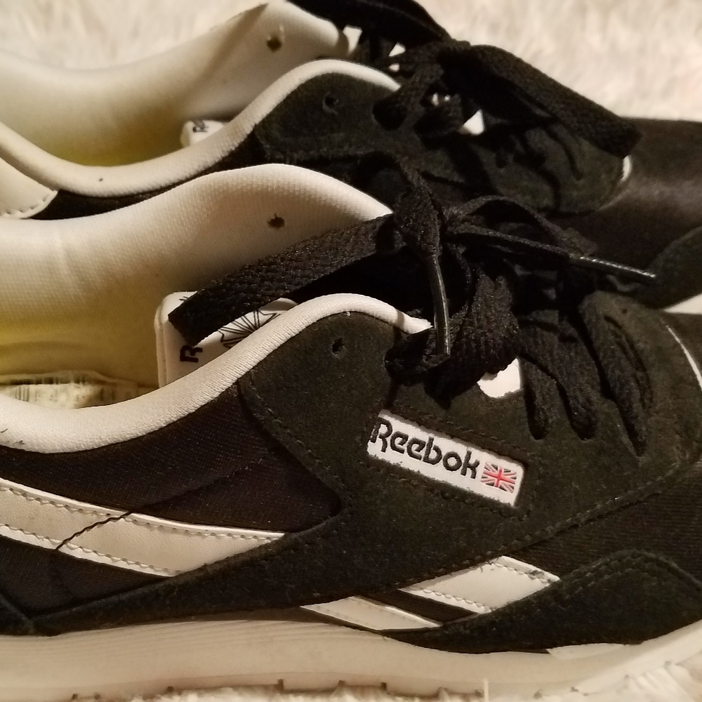 Black and white Reeboks (size 6 Male)